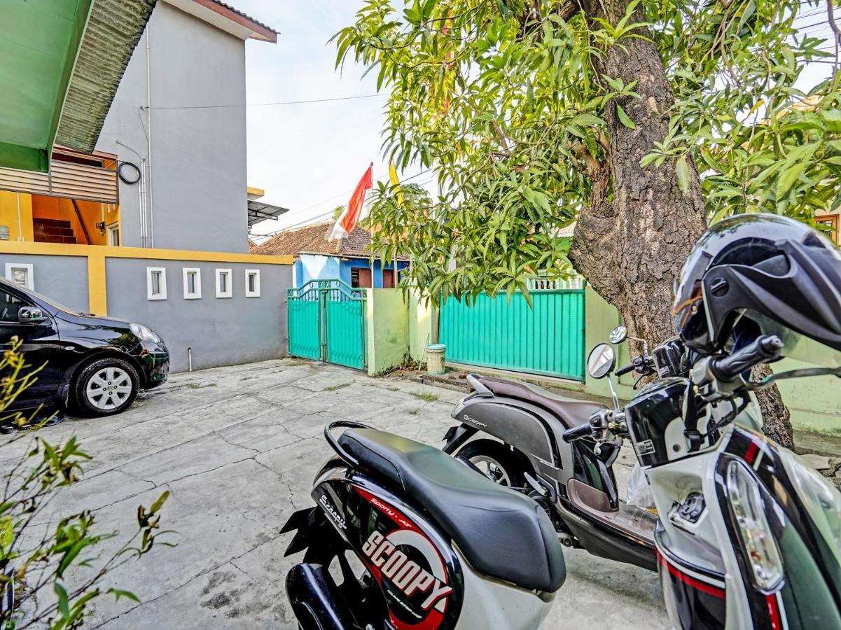 Hotel Spot On 91595 Sruni Syariah Gedangan Exterior foto