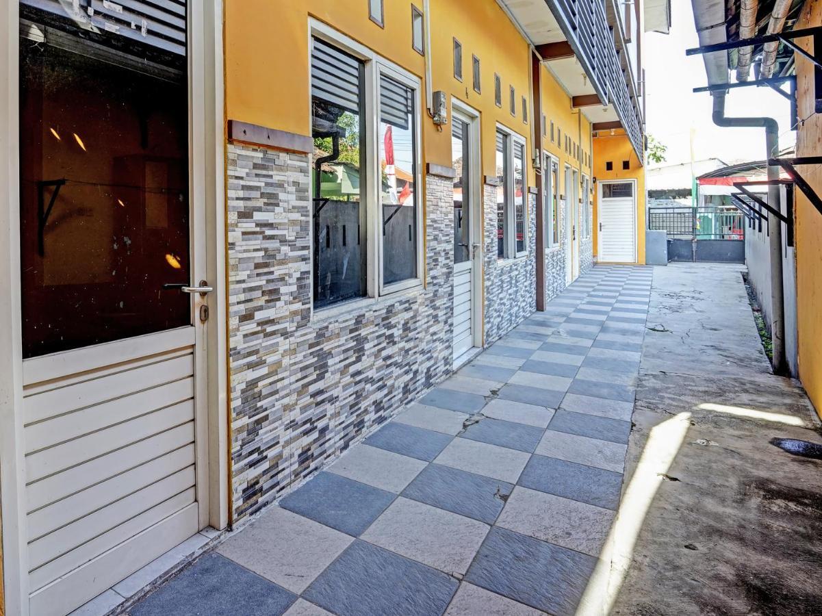 Hotel Spot On 91595 Sruni Syariah Gedangan Exterior foto